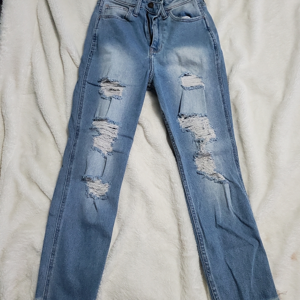 Holister mom jeans, 00 short, distressed, never worn